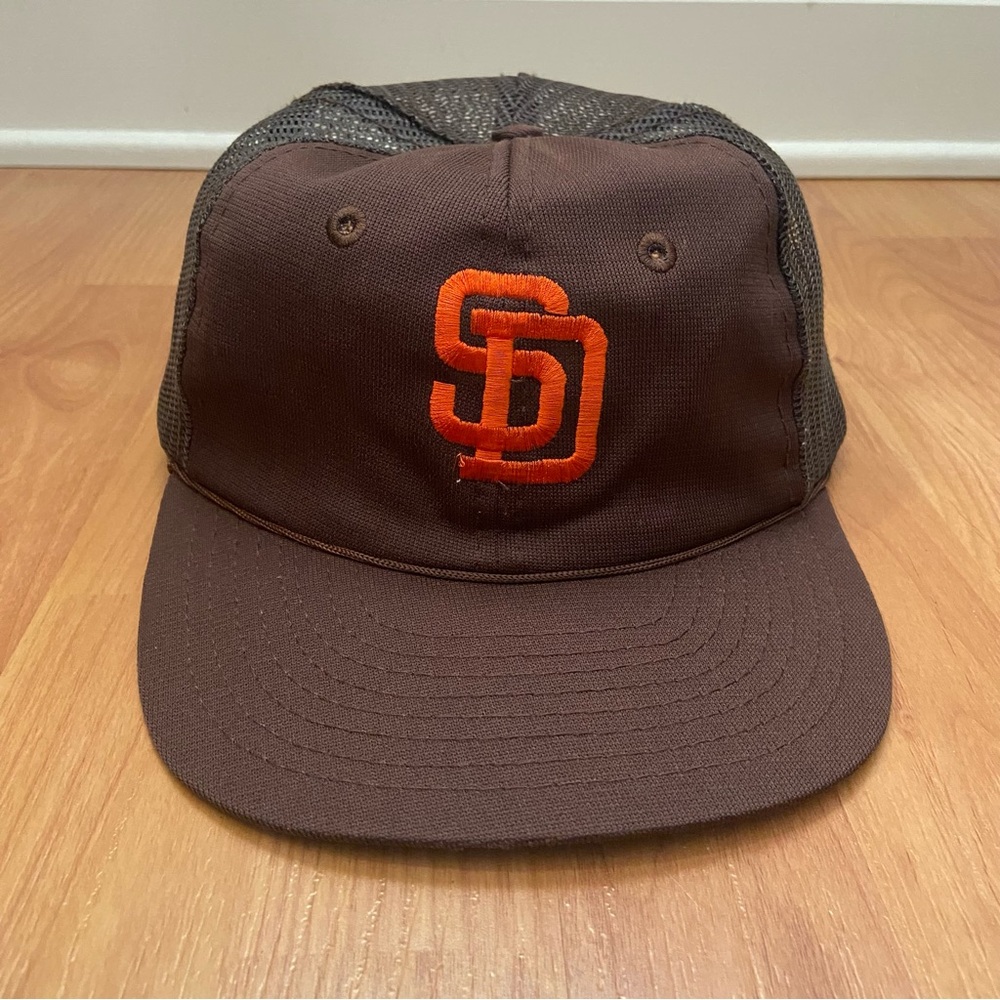 Vintage MLB Men’s San Diego Padres Logo Trucker Hat